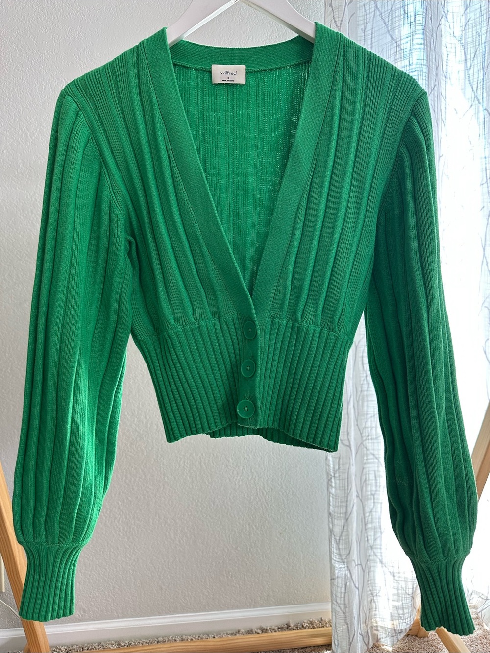 ARITZIA Wilfred Green Ribbed V-Neck Cropped Sweater